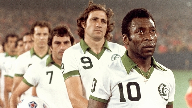 Cómo ocurrió el cambio de camiseta en el fútbol de Pelé