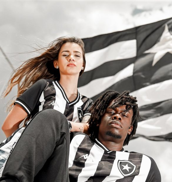 La nueva camiseta del Botafogo tiene las tradicionales rayas blancas y negras La nueva camiseta del Botafogo tiene las tradicionales rayas blancas y negras