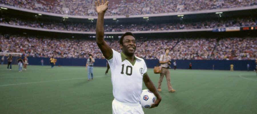 De niño, Dico se convirtió en Pelé, el mejor jugador de todos los tiempos.