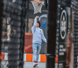 Tendencias deportivas en la moda urbana.