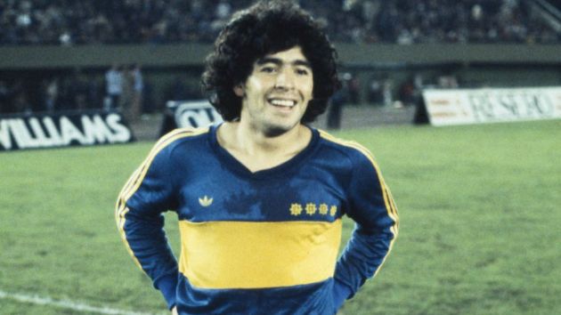 Maradona usando Adidas no Boca