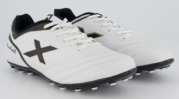 zapato de fútbol de buey
