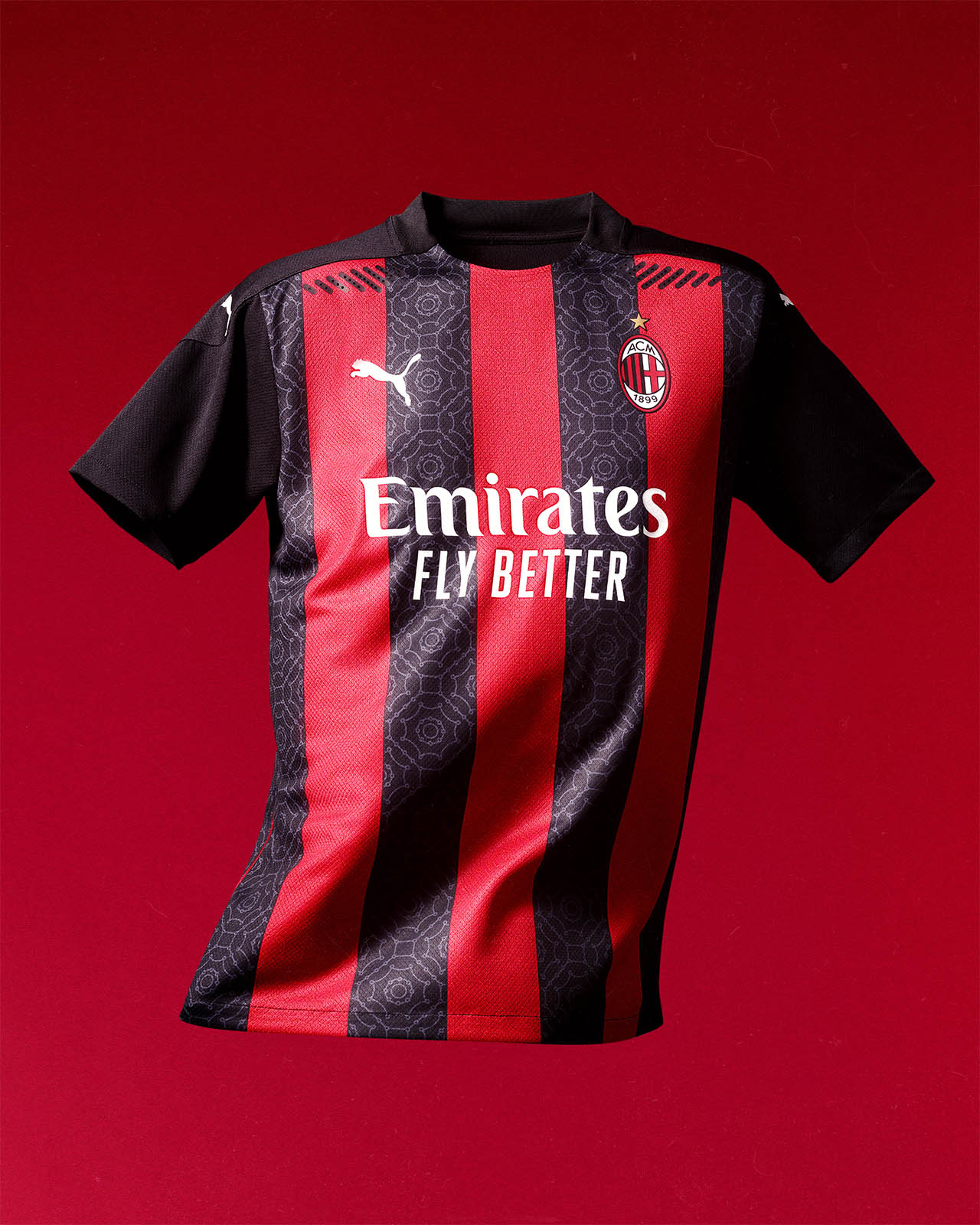 La nueva camiseta del AC Milan para la temporada 2020/21 Camiseta completa Milán 2020